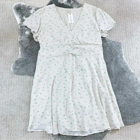 NWT White Daisy Drawstring Dress - Picture 7 of 13